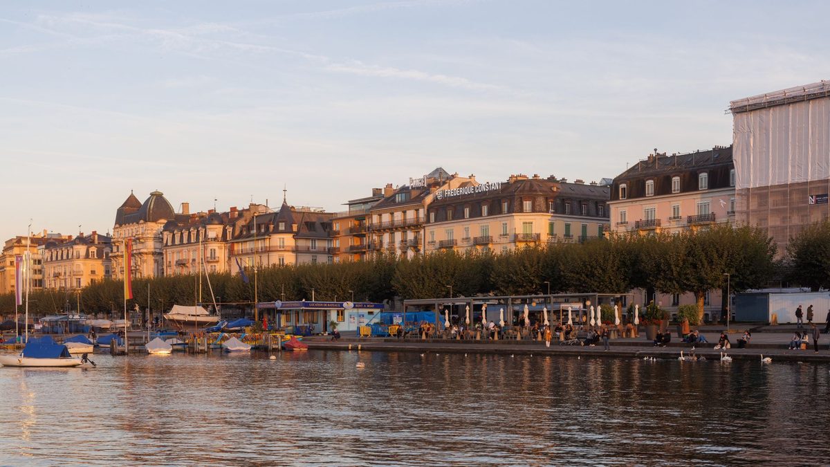 Quai au bord du Léman, un matin calme
